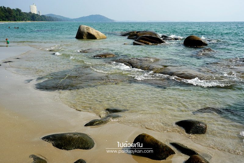 มุมถ่ายรูปที่ไม่ลับในเ หาดแม่รำพึง (จังหวัดระยอง) 2567 เที่ยวชิล ชมวิวสวย โอบกอดทะเลภูเขา