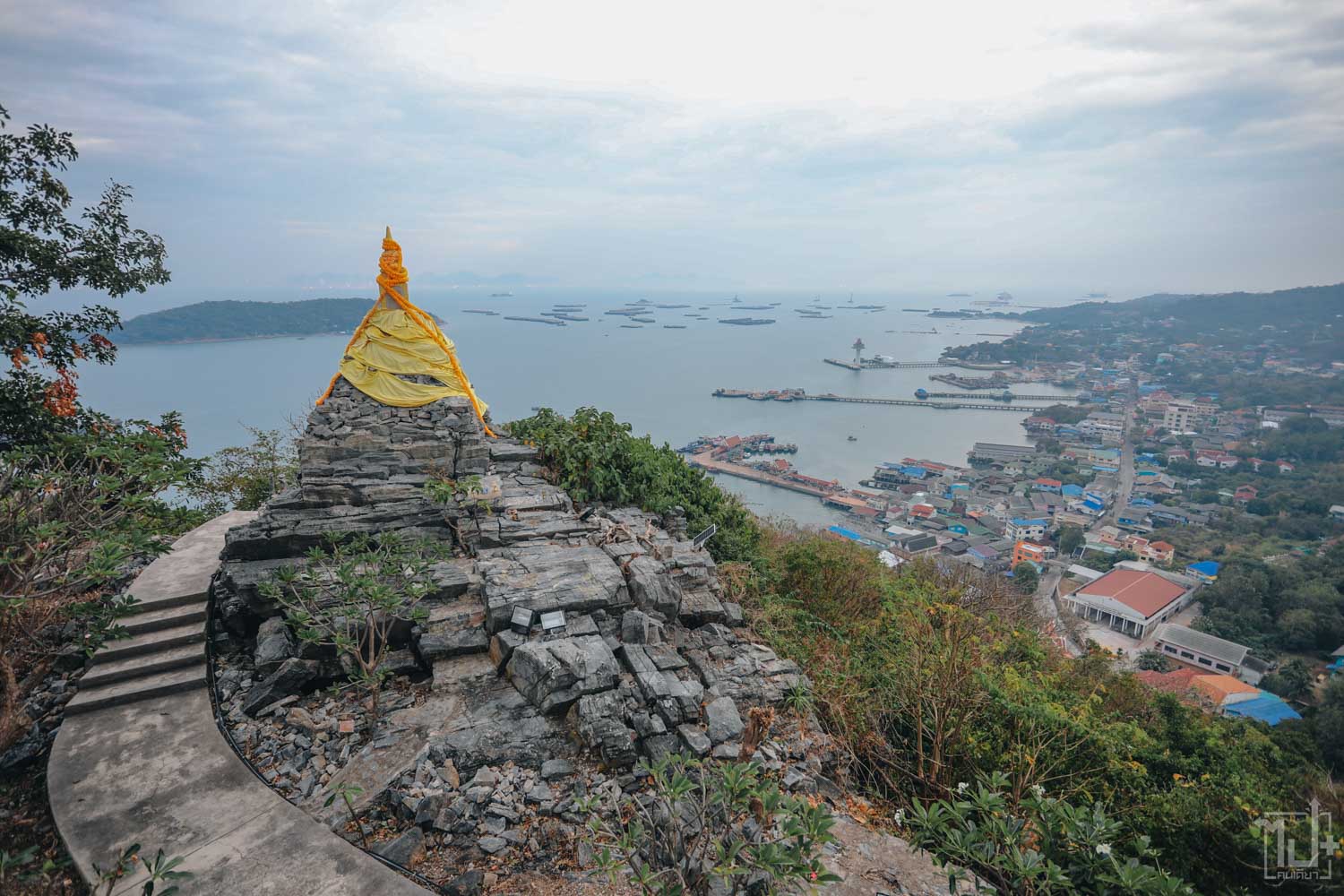 รวมที่เที่ยวในเมือง เกาะสีชัง (จังหวัดชลบุรี) บรรยากาศน่าพักผ่อน เอาใจสายชิว