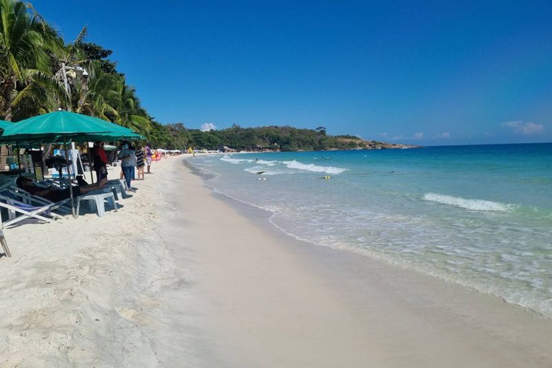 มุมถ่ายรูปที่ไม่ลับในเ หาดแม่รำพึง (จังหวัดระยอง) 2567 เอาใจสายเที่ยว สายถ่ายรูป